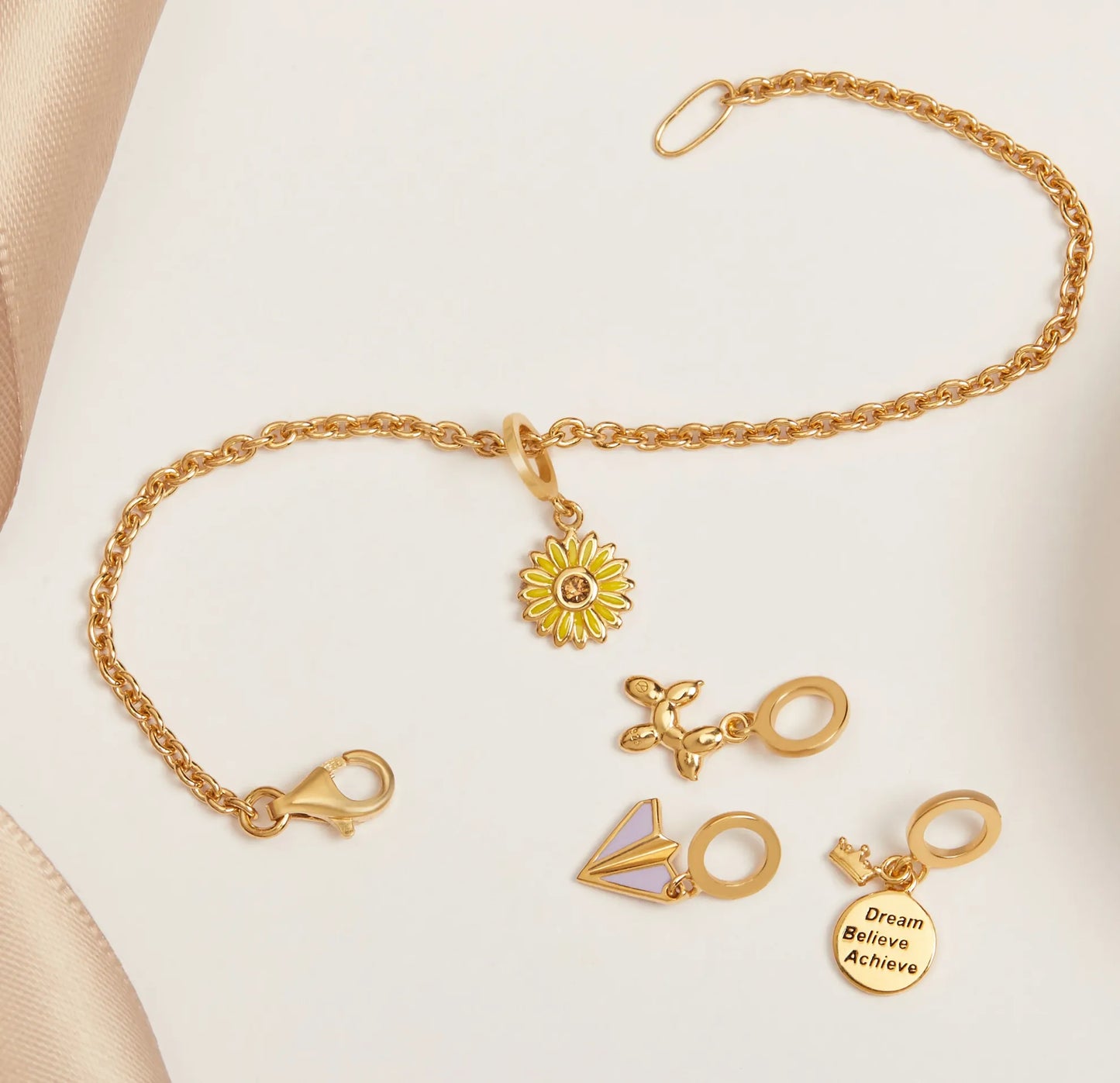 the-bright-sunflower-charm-gold